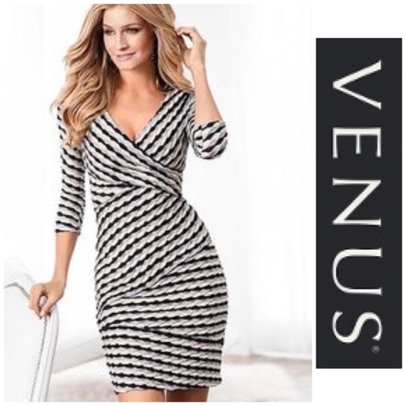 VENUS Dresses & Skirts - Venus Women's Surplice print Wrap dress 100K